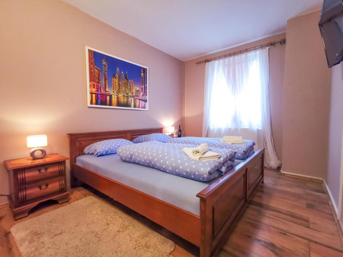 Villa Dijana Gračac Esterno foto