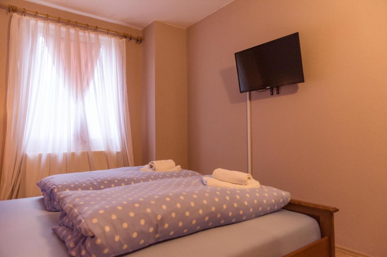 Villa Dijana Gračac Esterno foto