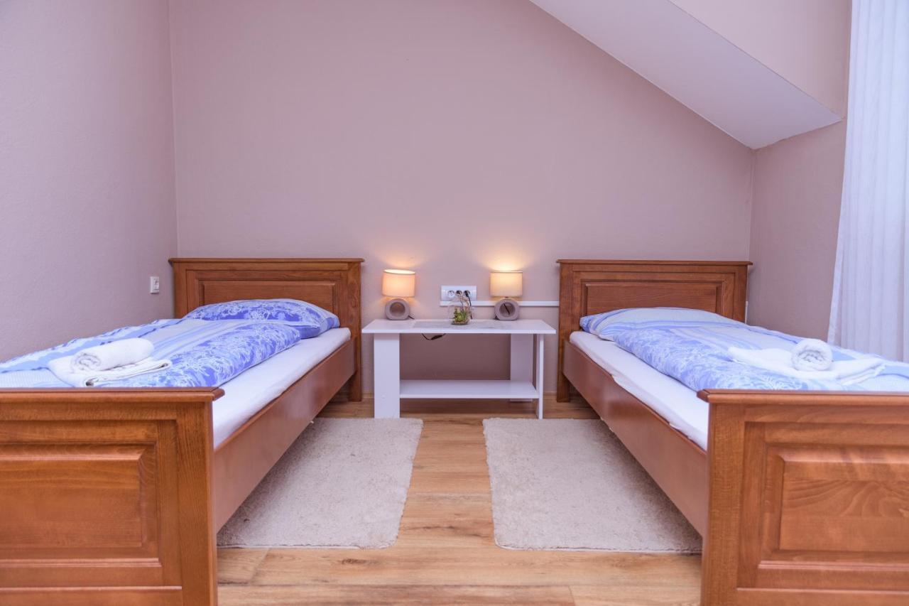 Villa Dijana Gračac Esterno foto