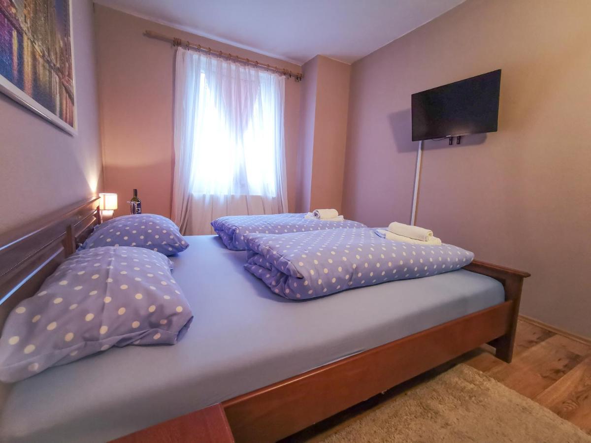 Villa Dijana Gračac Esterno foto