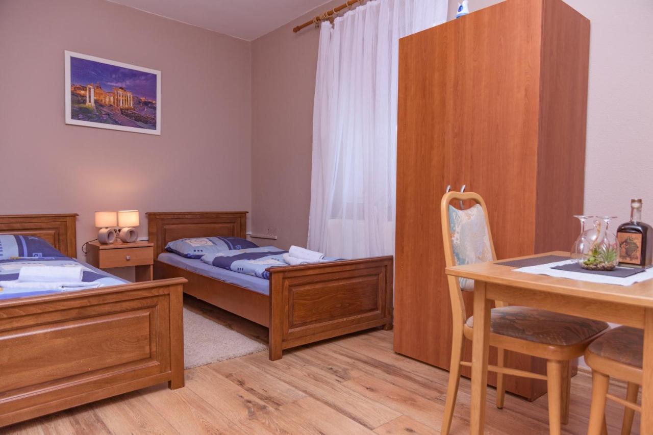 Villa Dijana Gračac Esterno foto