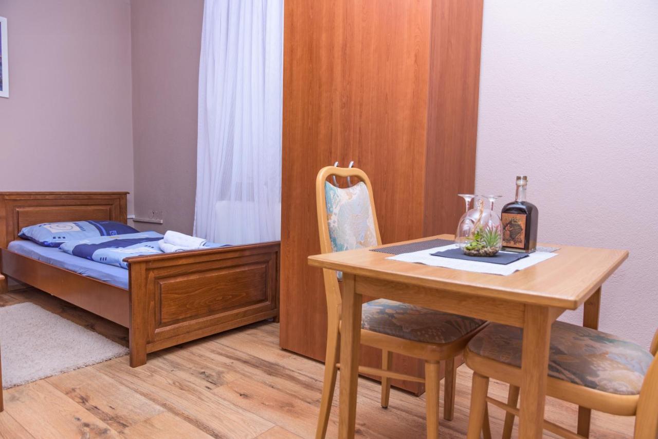 Villa Dijana Gračac Esterno foto