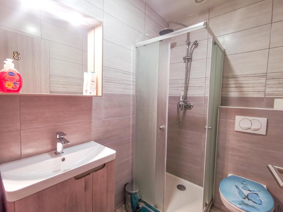Villa Dijana Gračac Esterno foto