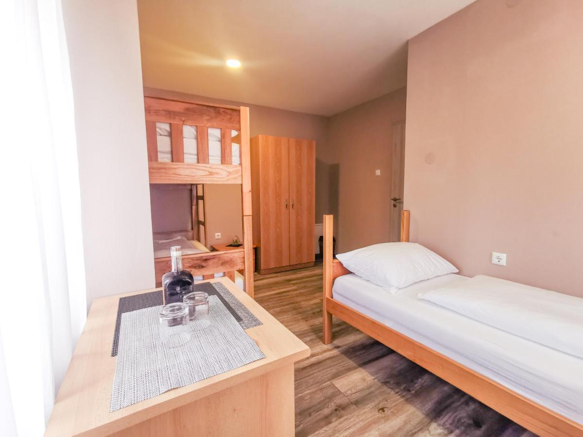 Villa Dijana Gračac Esterno foto